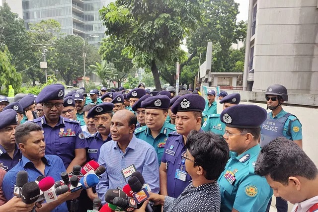 সাংবাদিকদের আদেশ নয়, অনুরোধ করেছি : এসবি প্রধান