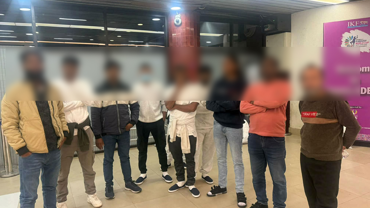 হাতকড়া-শিকল পরিয়ে ৩১ বাংলাদেশিকে যুক্তরাষ্ট্র থেকে ফেরত