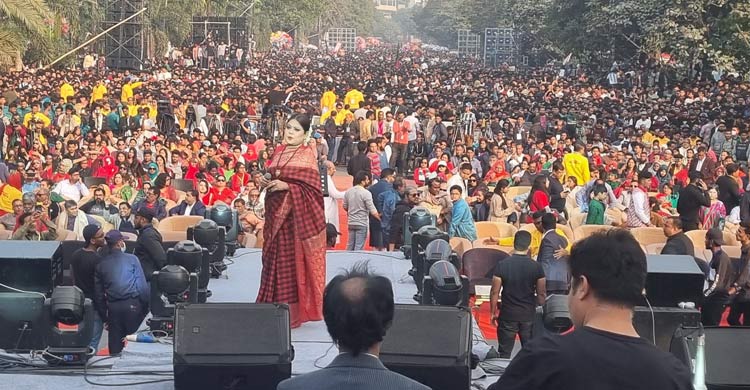 বিজয়ের কনসার্টে সংগীতপ্রেমীদের ঢল