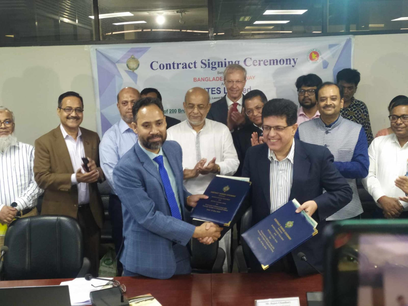 ভারত থেকে রেলের ২০০ বগি কিনছে রেলওয়ে, চুক্তি সই