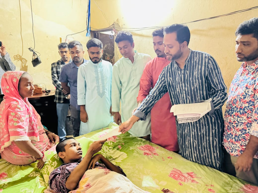 আন্দোলনে আহত রানার পাশে দাঁড়াল ‘আমরা বিএনপি পরিবার’