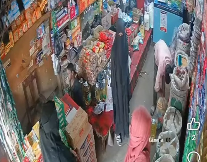 ক্রেতা সেজে দোকানিকে ব্যস্ত রাখতেন ২ নারী, ক্যাশ ফাঁকা করত শিশু