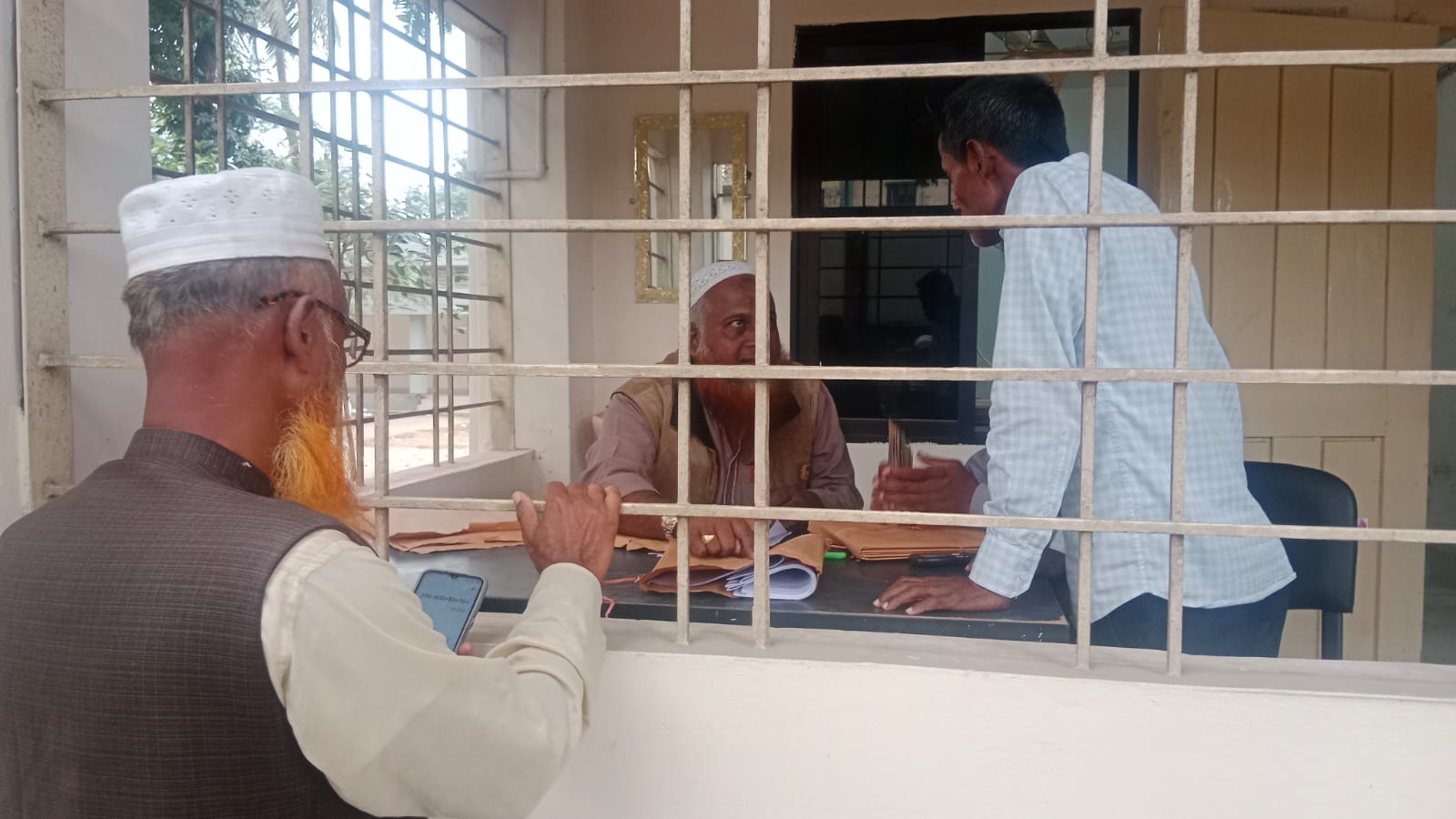 প্রাথমিক শিক্ষা কার্যালয়ের দেওয়া প্রশ্নপত্র কিন্ডারগার্টেনে বিক্রির অভিযোগ