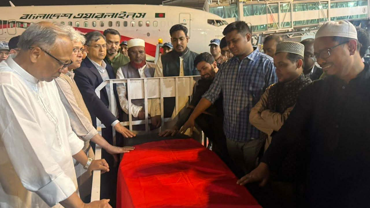 হাদির কফিন ধরে কাঁদলেন নেতারা