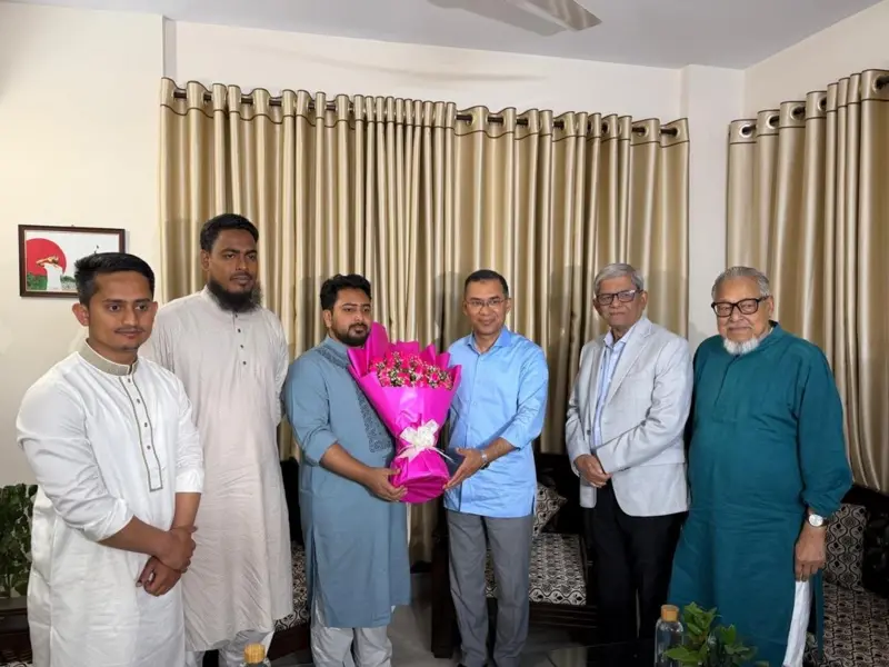 নাহিদ ইসলামের বাসায় গিয়ে দেখা করেছেন তারেক রহমান