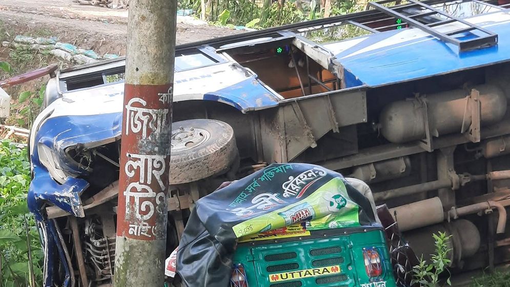 সুনামগঞ্জে সড়কে গেল ৬ প্রাণ