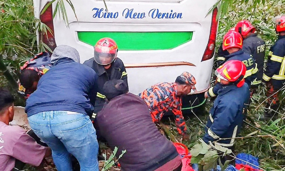 মাদারীপুরে বাস দুর্ঘটনায় নিহত বেড়ে ৭