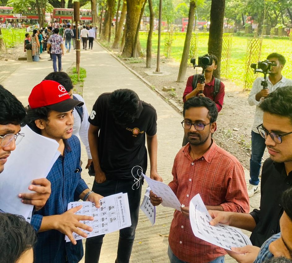 ডাকসু নির্বাচন: প্রচার শুরুর দ্বিতীয় দিনে উৎসবমুখর ক্যাম্পাস