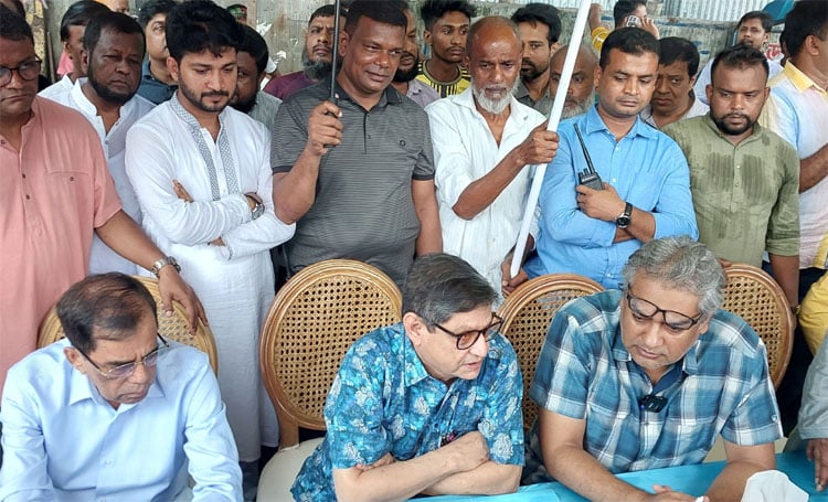 রাজধানীর বস্তিবাসীদের জন্য নির্মিত হবে আধুনিক ফ্ল্যাট : গণপূর্তমন্ত্রী