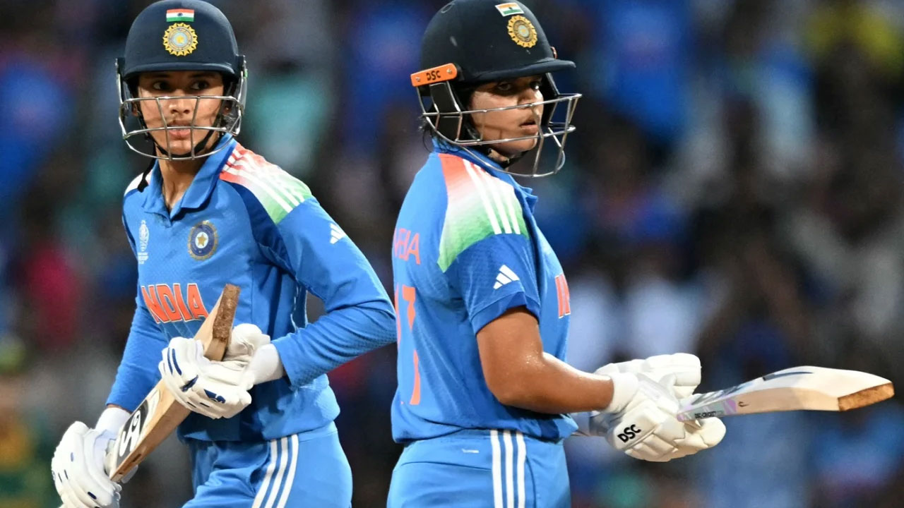 ফাইনালে দক্ষিণ আফ্রিকাকে ২৯৯ রানের লক্ষ্য ভারতের