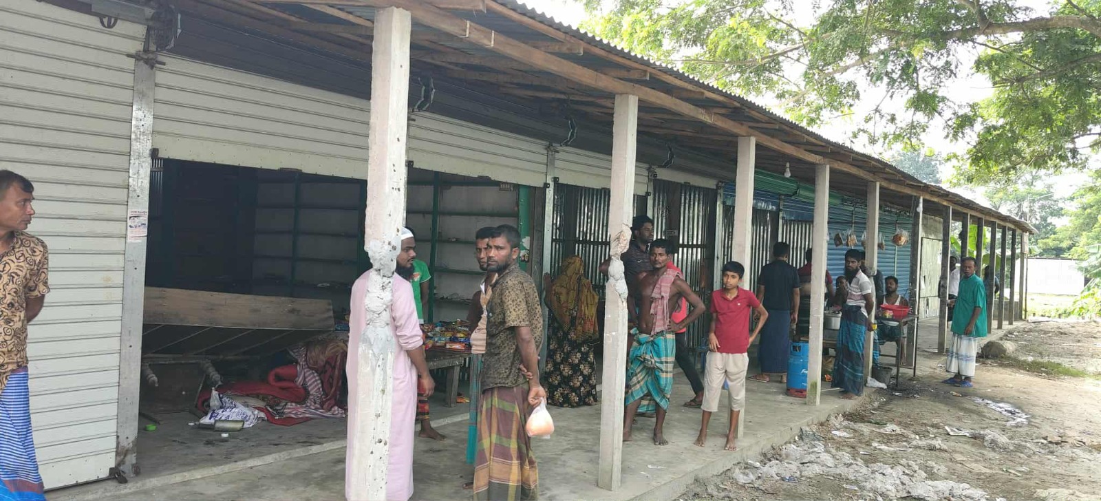 নান্দাইলে মার্কেট ভাঙচুর করার অভিযোগ