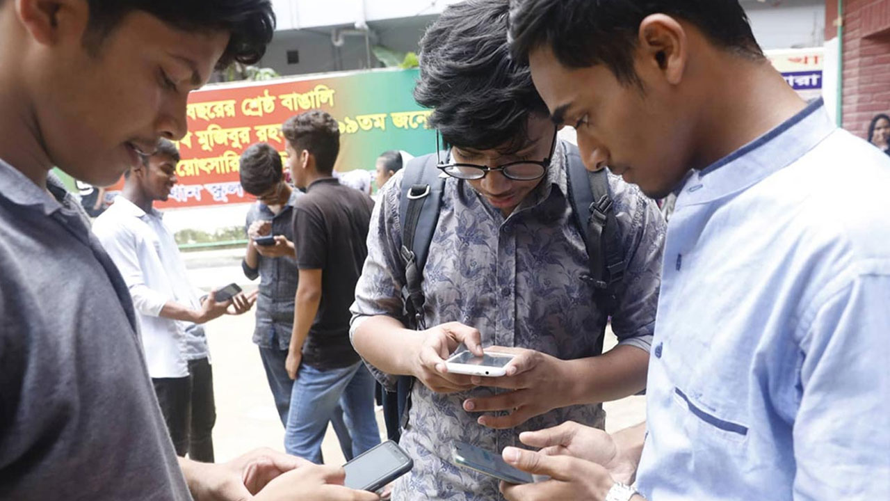 একাদশে ভর্তি: ১০ দিনে ১১ লাখ শিক্ষার্থীর আবেদন
