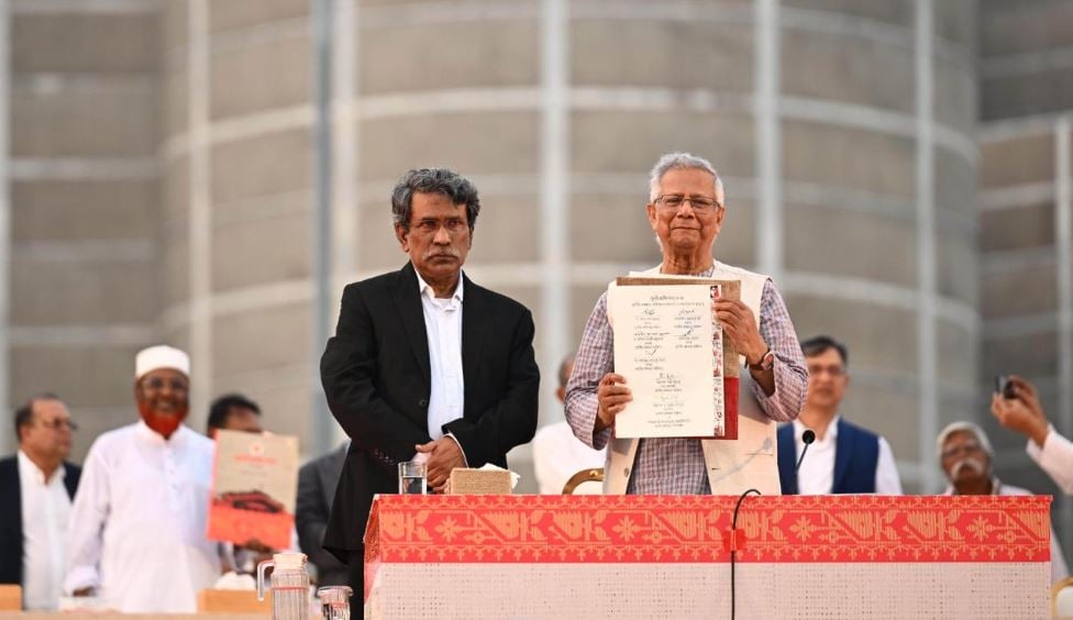 জুলাই জাতীয় সনদে স্বাক্ষর করলেন প্রধান উপদেষ্টা