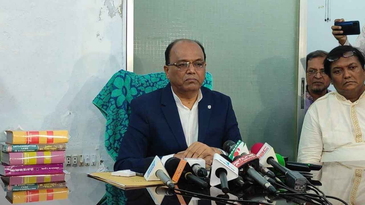 আমুর আইনজীবীকে মারধর করা হয়নি: পিপি ফারুকী