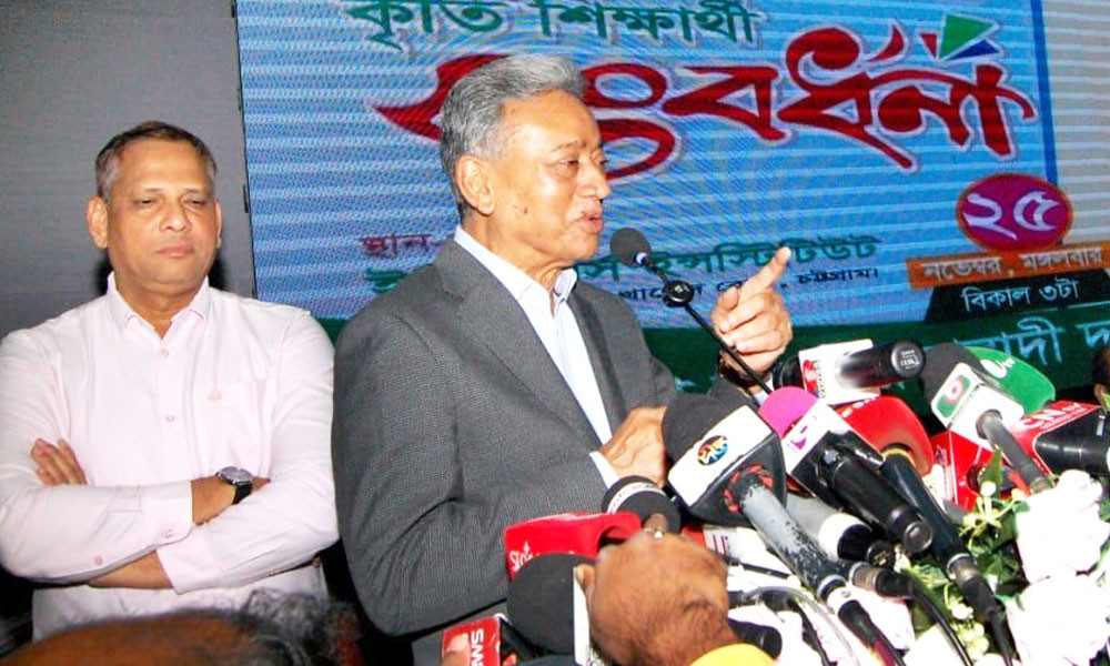 মানুষের কল্যাণে বিনিয়োগে গুরুত্ব দেবে বিএনপি : আমীর খসরু