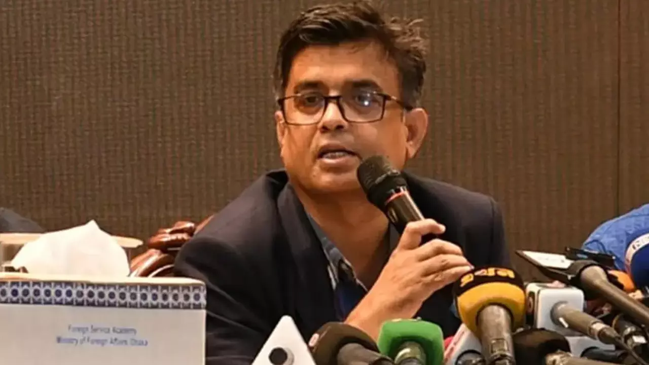 ‘আর্থিক খাতের লুটপাটের চিত্র দেখে প্রধান উপদেষ্টা অবাক’