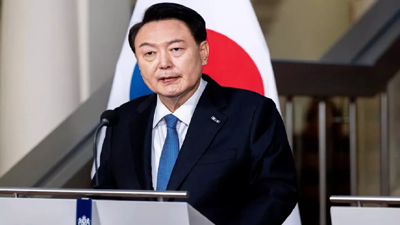 দক্ষিণ কোরিয়ায় সামরিক আইন জারি