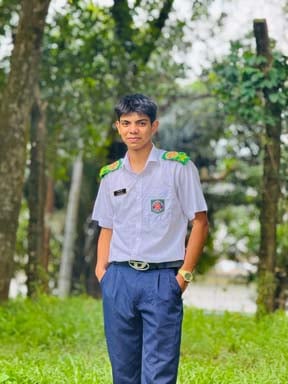 ছররা গুলির যন্ত্রণা নিয়ে কিভাবে দাঁড়িয়ে পরীক্ষা দেবেন মেঘ?