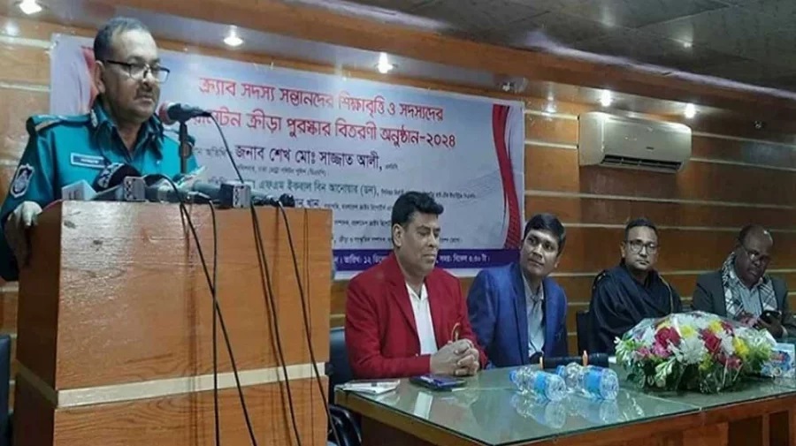 হেলমেট বাহিনী যুগের অবসান ঘটেছে: ডিএমপি কমিশনার