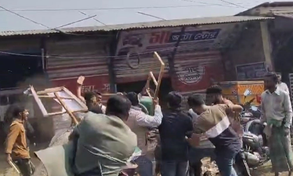 শরীয়তপুরে ফেসবুকে স্ট্যাটাস নিয়ে বিএনপি-জামায়াত সংঘর্ষ, আহত ১২