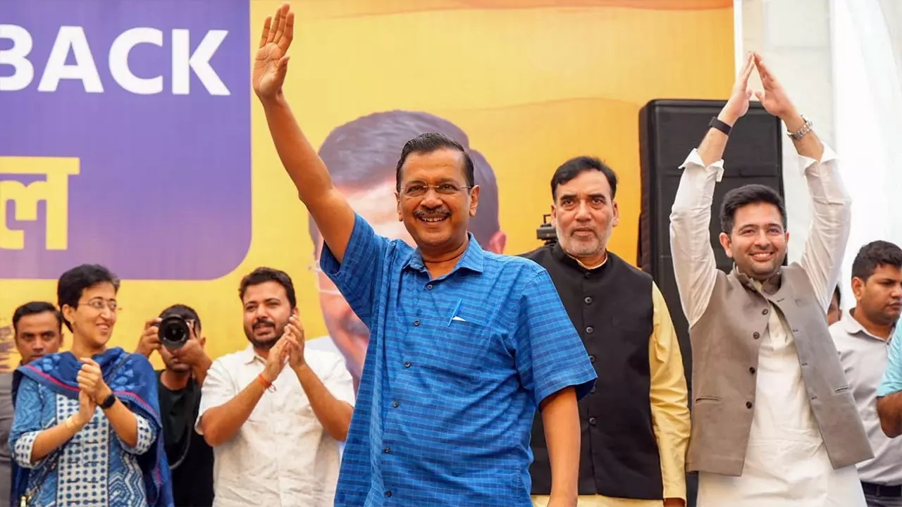 পদত্যাগ করলেন দিল্লির মুখ্যমন্ত্রী কেজরীওয়াল