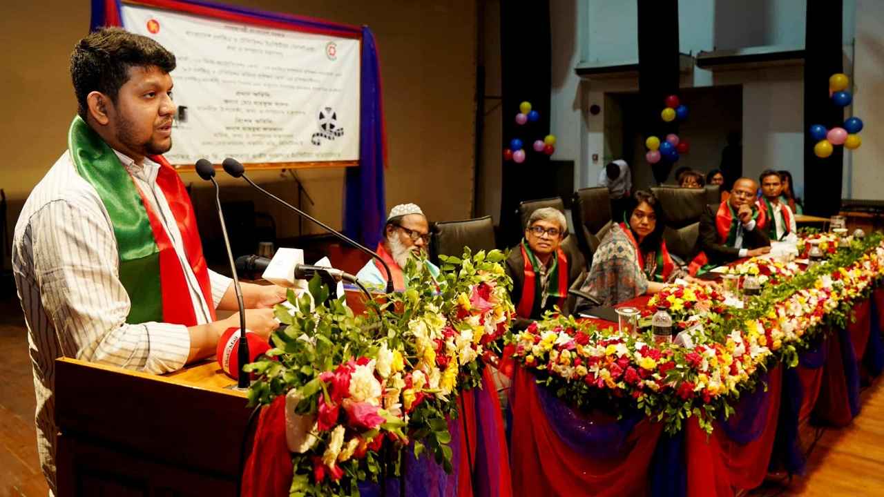 শিল্প-সংস্কৃতি বিষয়ক প্রতিষ্ঠানকে রাজনীতির বাইরে রাখতে হবে: মাহফুজ