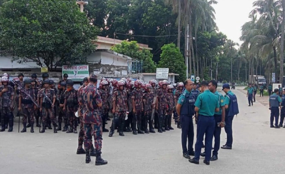 নিস্ক্রিয় পুলিশ, আইনশৃঙ্খলা পরিস্থিতি স্বাভাবিক হবে কবে?