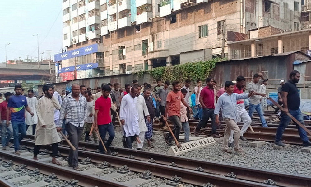 ৫ ঘণ্টা পর স্বাভাবিক দক্ষিণাঞ্চলের রেল চলাচল