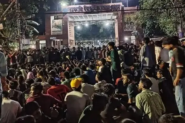 ফের তিতুমীরের শিক্ষার্থীদের সড়ক অবরোধ-বিক্ষোভ