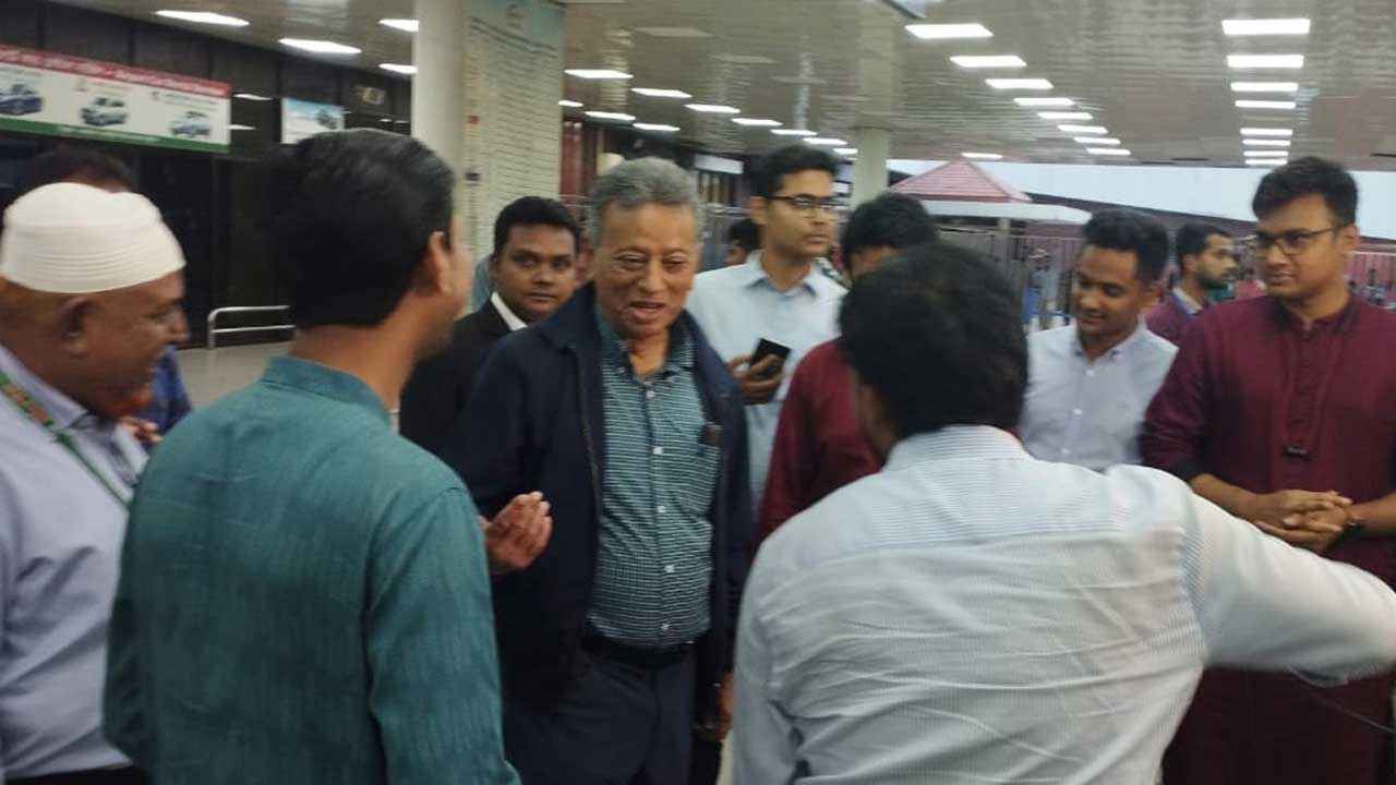 দেশে দেশে ঘুরে চুক্তি করে লাভ হবে না, সরকারকে খসরু