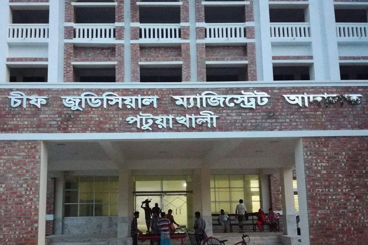 জুলাই শহীদ কন্যাকে ধর্ষণ মামলায় তিন জনের বিরুদ্ধে অভিযোগপত্র দাখিল