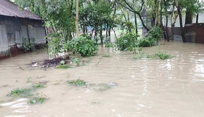 টাঙ্গাইলে বন্যায় পানিবন্দি আরও ১০৮ গ্রামের মানুষ
