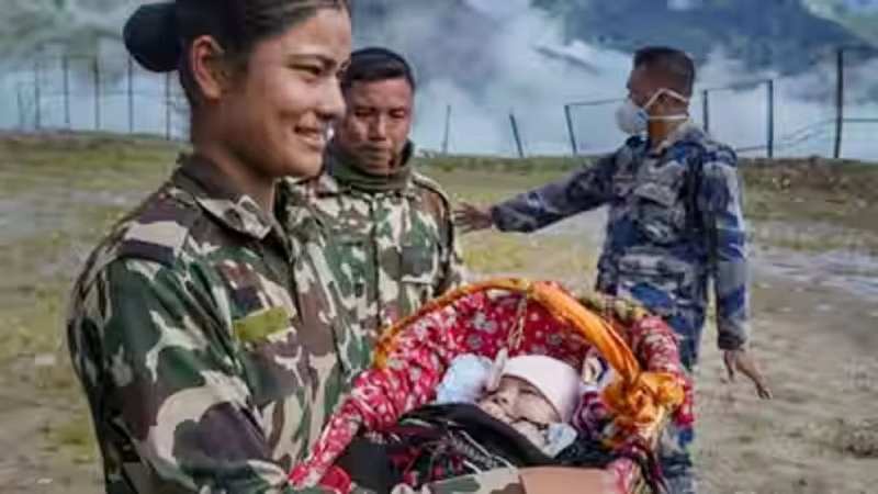 নেপালে ভয়াবহ বন্যার ৭ দিন পর ৪৫ দিনের শিশুকে জীবিত উদ্ধার