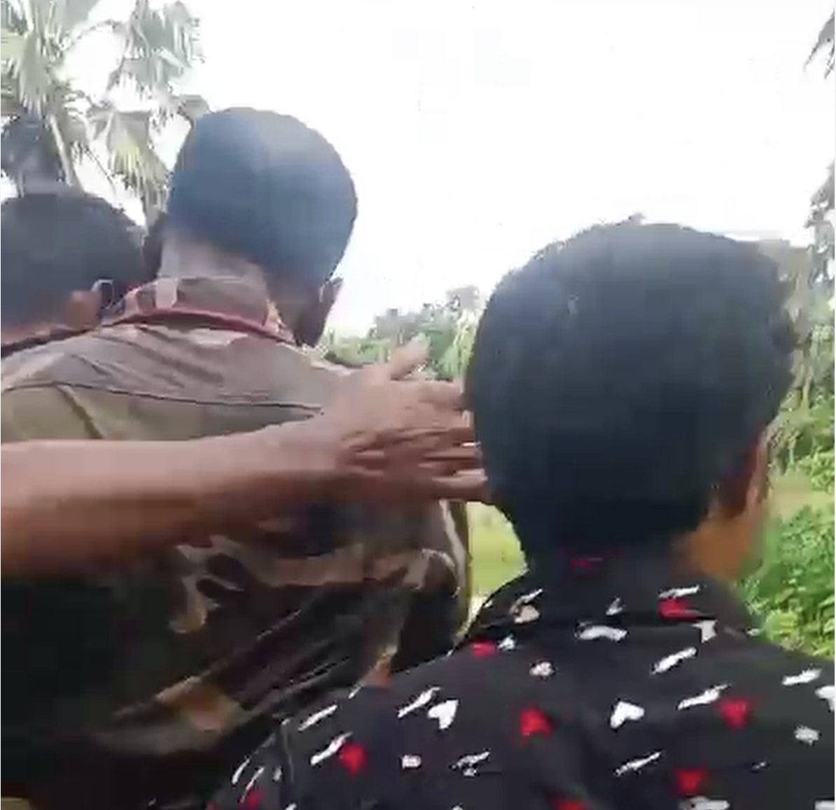 গোপালগঞ্জের সেনা টহল দলের ওপর বিক্ষোভকারীদের হামলা