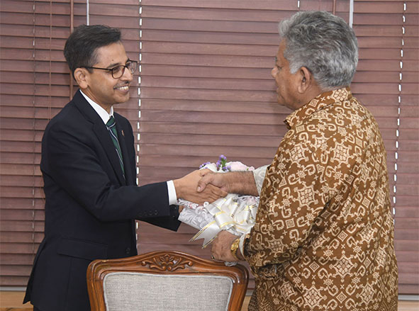 জাতীয় স্বার্থ রক্ষাই বর্তমান সরকারের অগ্রাধিকার: নৌপরিবহন উপদেষ্টা