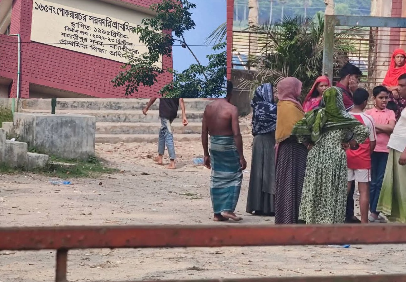 মাদারীপুরে সরকারি টিফিন খেয়ে ৩০ শিক্ষার্থী অসুস্থ