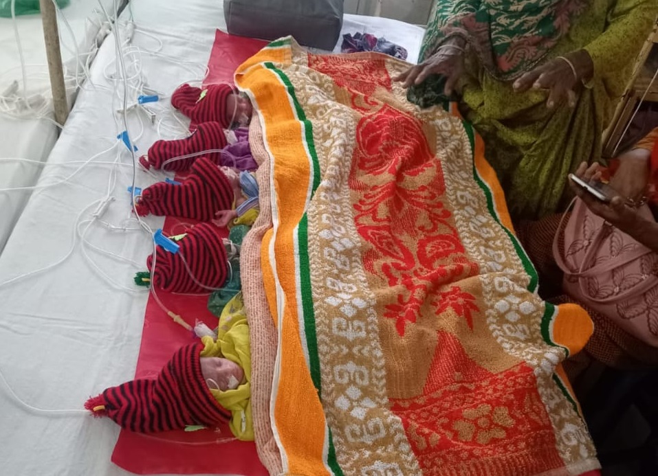 রাজশাহীতে একসঙ্গে পাঁচ সন্তানের জন্ম দিলেন গৃহবধূ