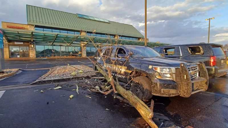 যুক্তরাষ্ট্রে শক্তিশালী টর্নেডোর আঘাতে নিহত ৪