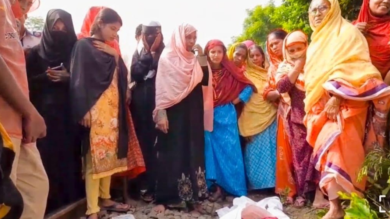 চুয়াডাঙ্গায় রেল লাইনে নারীর, মাঠে পড়েছিল যুবকের মরদেহ