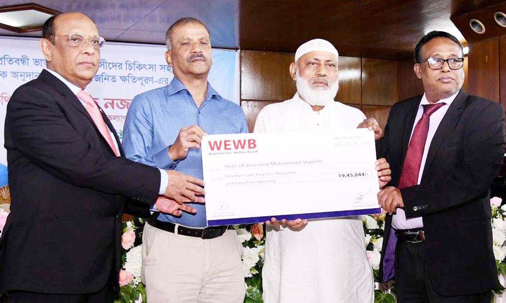 প্রবাসীদের সুসংবাদ দিলেন আইন উপদেষ্টা