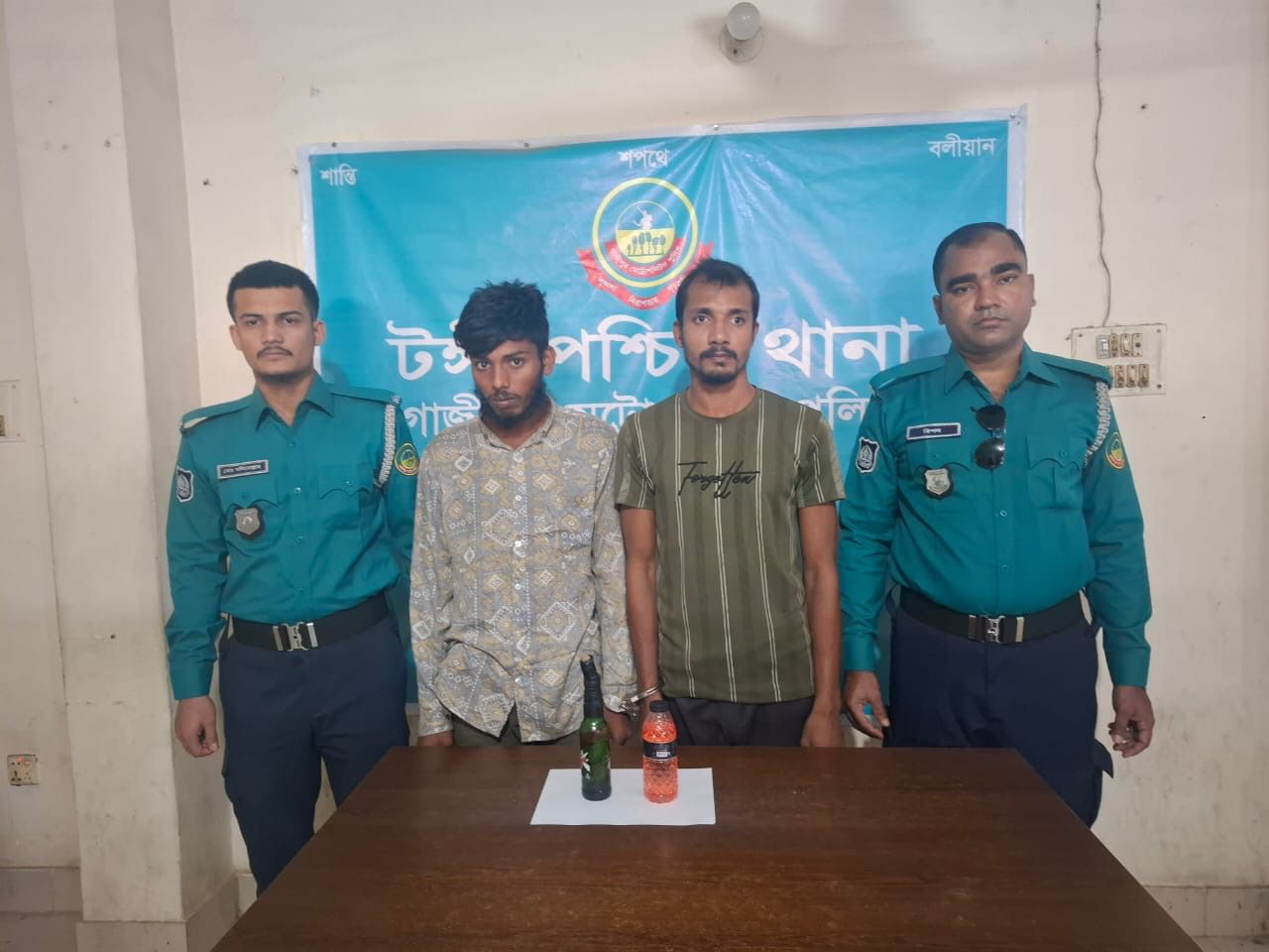 টঙ্গীতে পেট্রল বোমাসহ দুইজন আটক, কারাগারে প্রেরণ