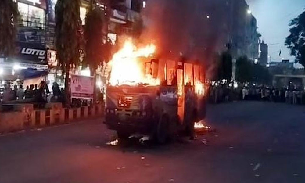 চট্টগ্রামে বাসে আগুন দিল দুর্বৃত্তরা