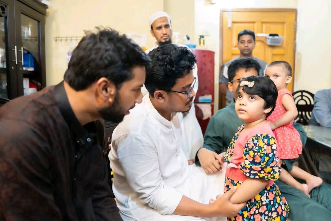 সাংবাদিক শিবলীর পরিবারকে ২ লাখ টাকা দিল শিবির