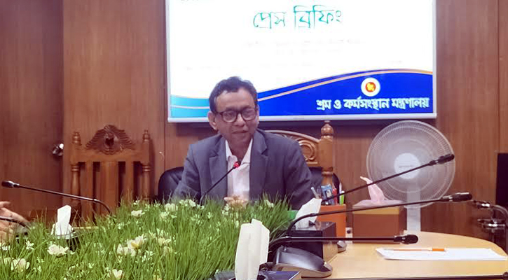 আইন না মেনে শ্রমিক ছাঁটাই করলে ব্যবস্থা : সচিব