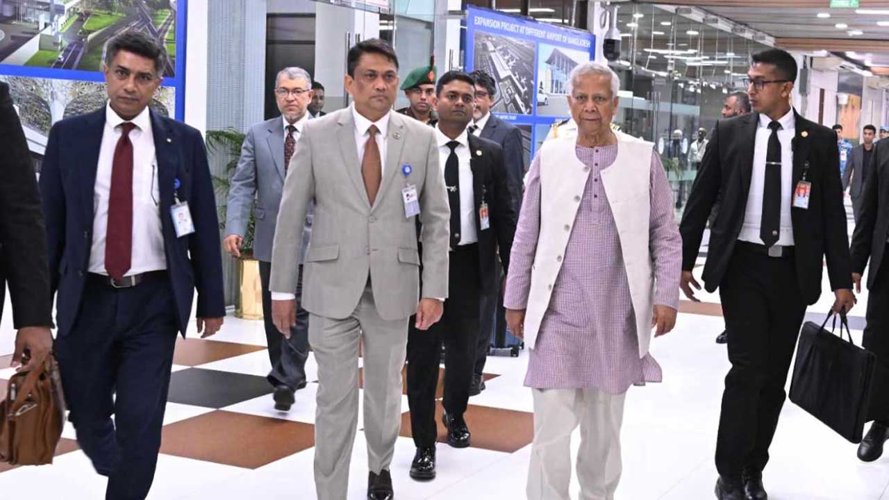 কাতারের পথে প্রধান উপদেষ্টা