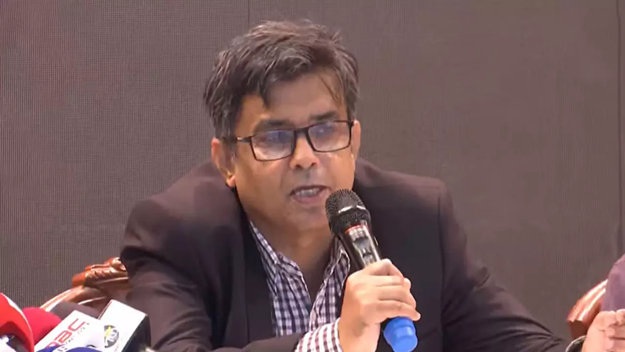 তিতুমীর কলেজের শিক্ষার্থীদের শান্ত থাকার আহ্বান শফিকুল আলমের