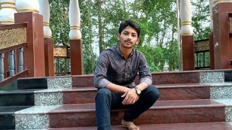 কোটা আন্দোলন: ছেলেকে আটকের সময় বাবার মৃত্যু