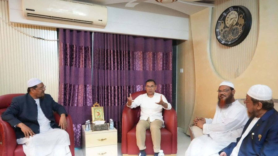 চরমোনাই পীরের বাসায় তারেক রহমান