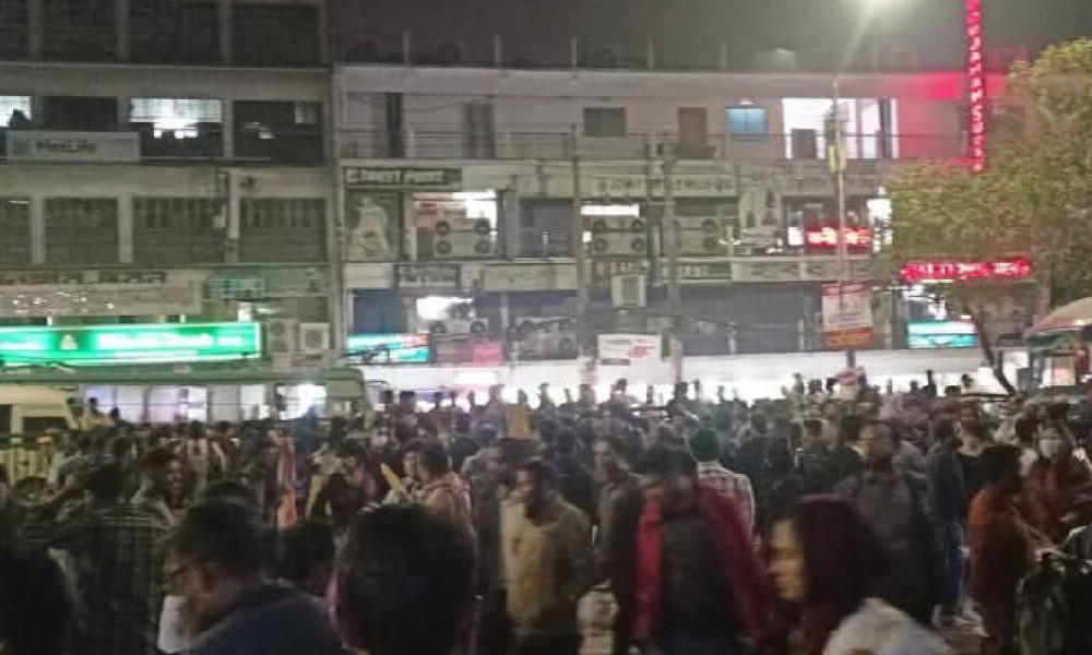৫ দাবিতে সায়েন্সল্যাব মোড় অবরোধ শিক্ষার্থীদের
