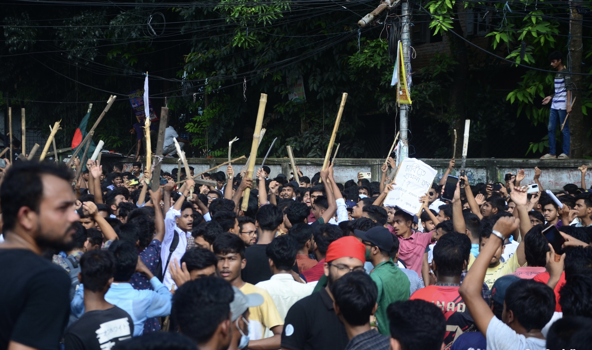 একে একে বন্ধ দেশের  সব শিক্ষাপ্রতিষ্ঠান
